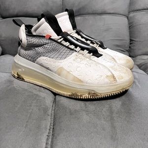 Mens 9.5 Nike 720 Waves